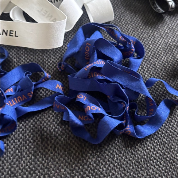 CHANEL White Satin Logo Ribbon - Picture 7 of 12